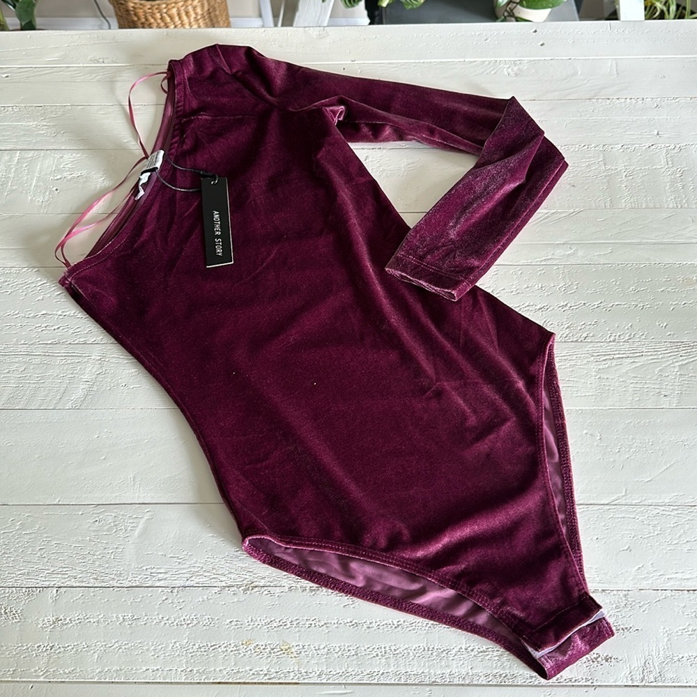Another story velvet ruched side arm body suit high stretch XS